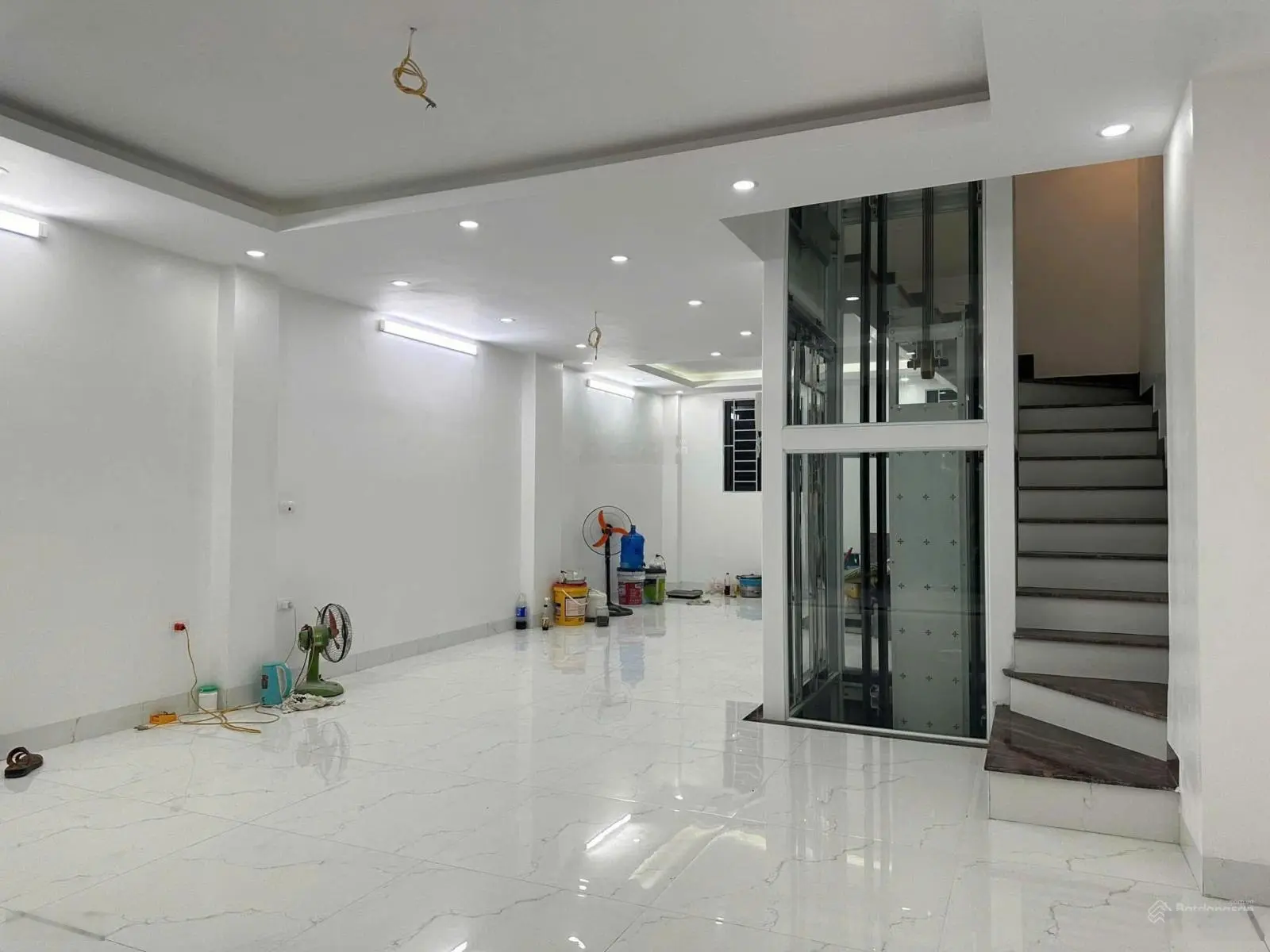 Đỉnh kịch! Hoàng Quốc Việt - Gara ô tô - Nhà mới full nội thất - 60m2 - 6 tầng thang máy - 21.5 tỷ