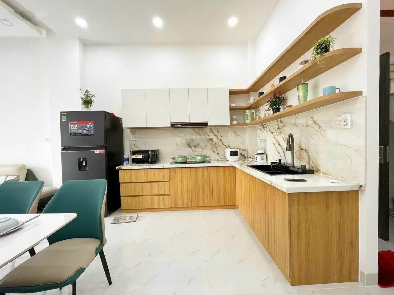 Bán nhà tặng nội thất, SHR đã hoàn công
