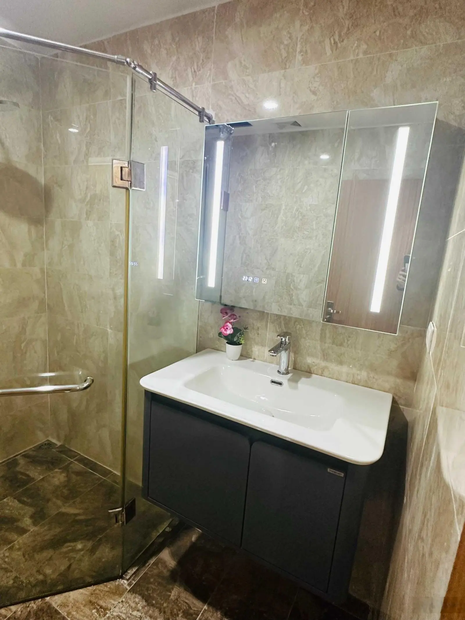 Bán CH 98m2 2N2W giá 6.25 tỷ tòa Chelsea Park phố Trung Kính, P Yên Hòa, Cầu Giấy