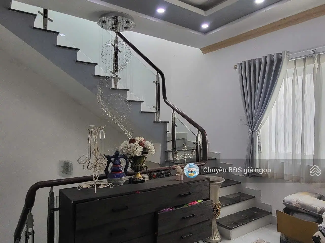 Cực hot! Nhà 1 trệt 2 lầu ngay vòng xoay Phú Hữu Có dòng thu nhập sẵn hàng tháng 12tr/ tháng - SHR