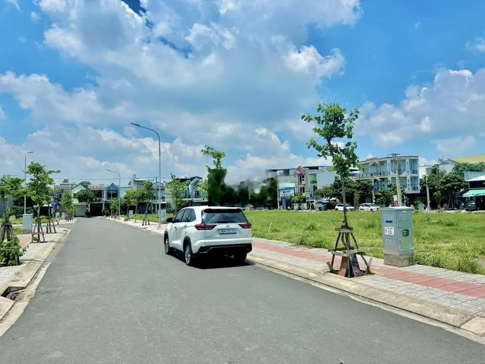 CẦN BÁN GÂP LÔ ĐẤT NẰM HƯỚNG THẲNG VÀO CỔNG SÂN BAY LONG THÀNH