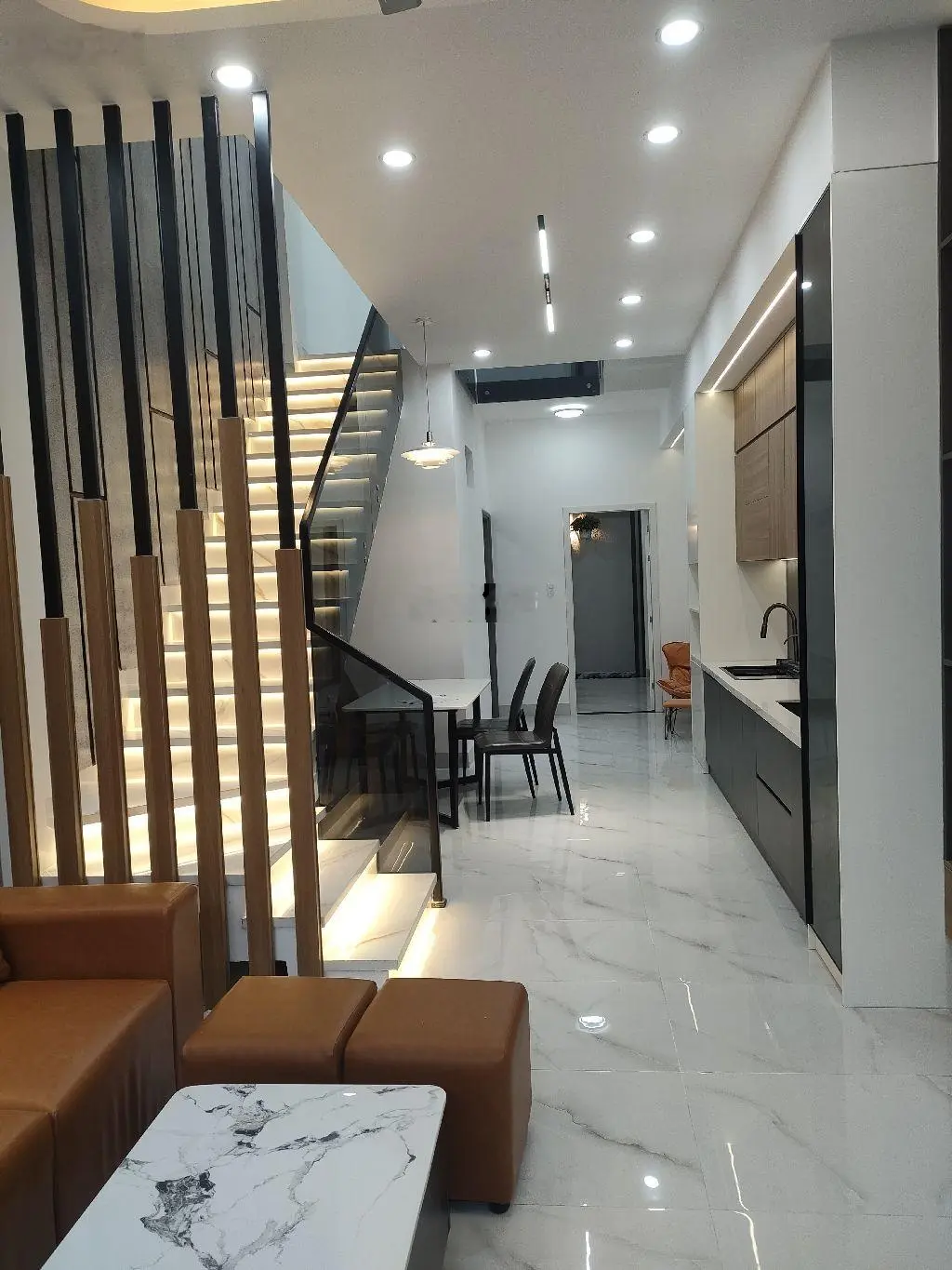 Chủ gửi bán nhà 2 tầng phạm nhữ tăng ,nhà cách đường tầm 10m chỉ 2 căn nhà,nhà đẹp full nội thất