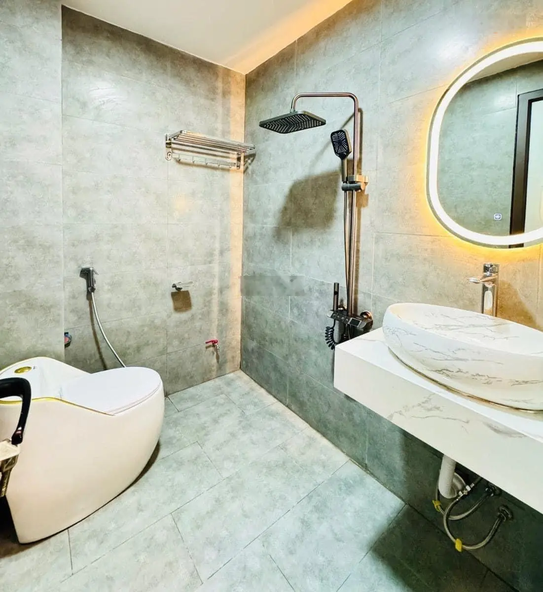 Bán nhà đường hoàng văn thái, giá tốt nhất chỉ 220 triệu/m2, 34m2, 5 pn, 3 pt