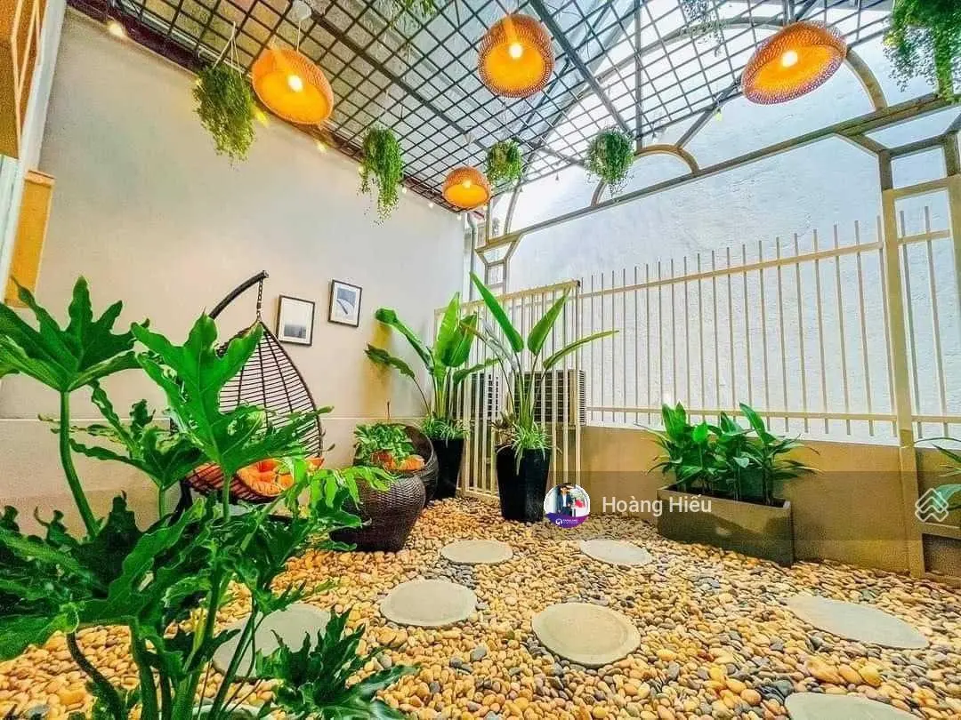 Cực hiếm, nhà mới Cầu Giấy, sát phố, phố kinh doanh, ngõ 3,5m, tặng nội thất mới xịn 46m2