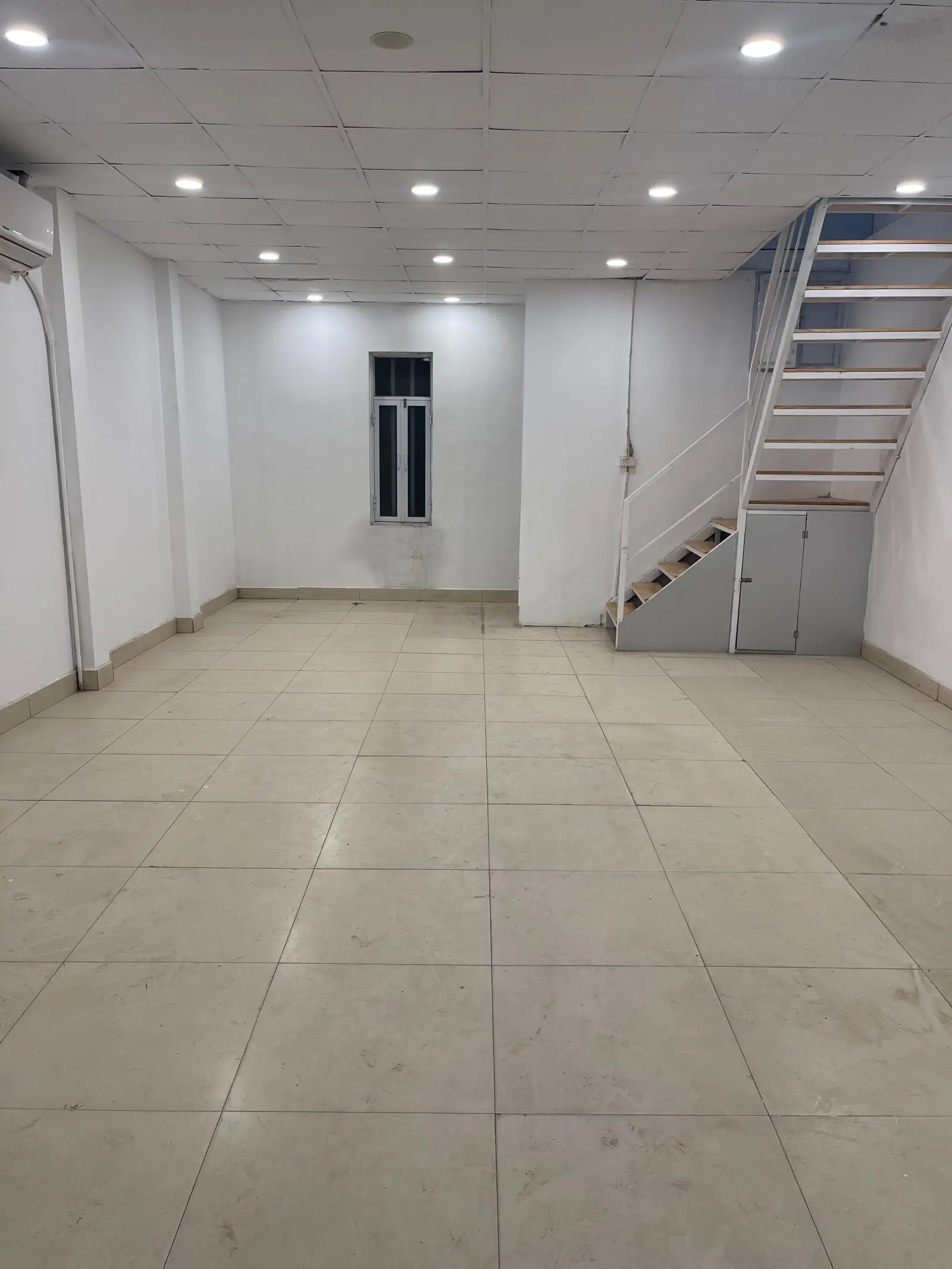 Bán nhà mặt phố Võ Chí Công, mặt tiền rộng gần 8m, vị trí đẹp kinh doanh tốt, xây building đẳng cấp