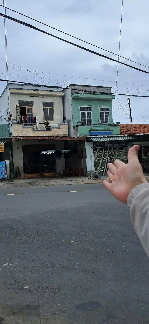 Bán nhà Mặt tiền 38m2 2 tầng sổ riêng Đường Đt 818 thị trấn thủ thừa huyện Thủ Thừa long an 2ty3 tl