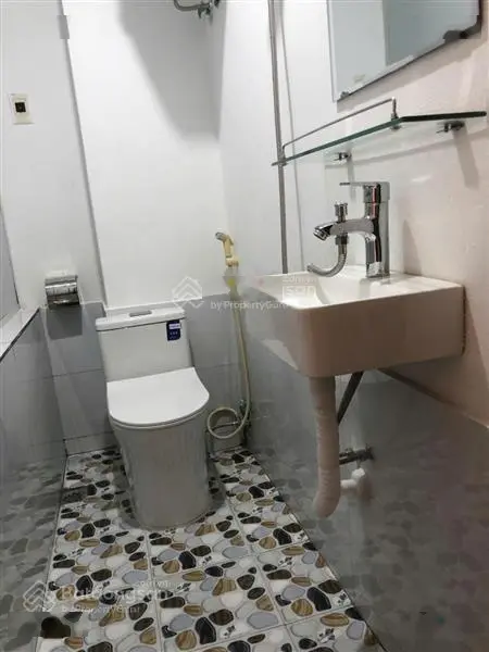 Bán nhà Nhật Tảo, 30m2, đủ công năng để ở, giá chỉ 4.3 tỷ đồng