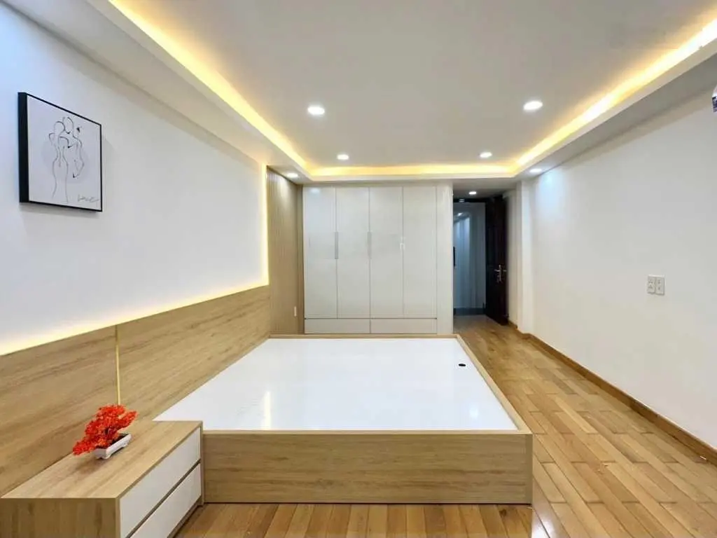 Q.PN. Siêu phẩm mặt tiền KD Huỳnh Văn Bánh, 4 tầng, khu VIP kinh doanh sầm uất