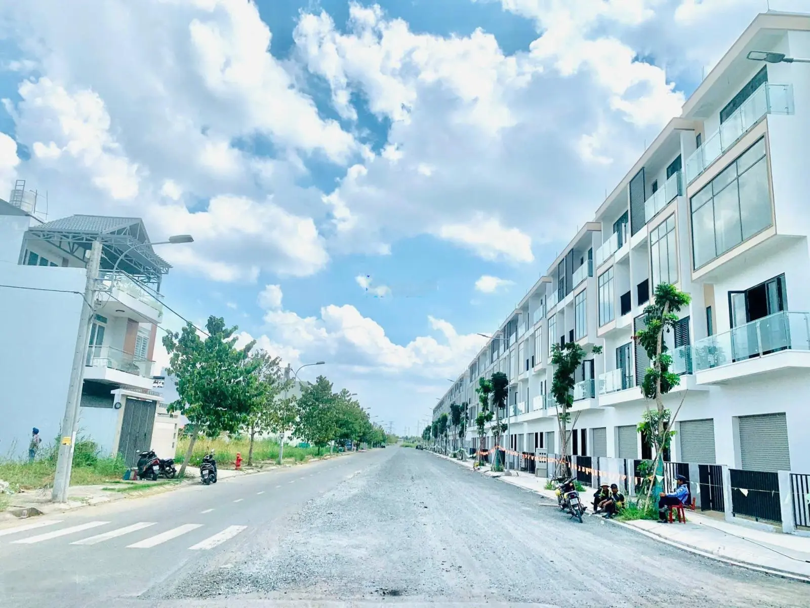 Bán nhanh lô đất thổ cư - xây dựng được ngay - tọa lạc đường số 15 KDC sài Gòn Village