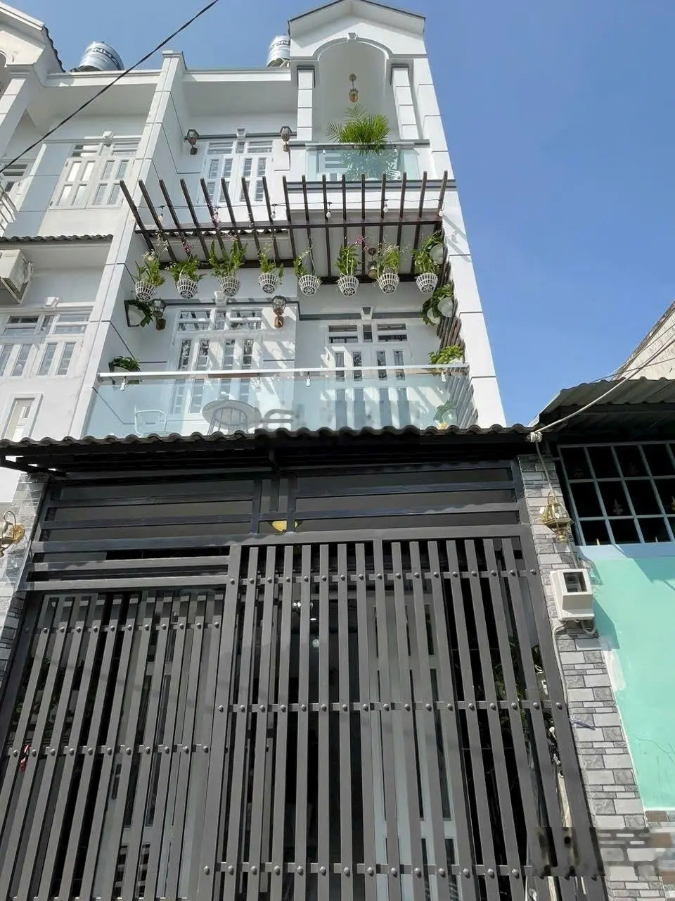 Nhà đẹp 2 lầu - HXH sát chợ Phú Xuân - sổ hồng từng căn