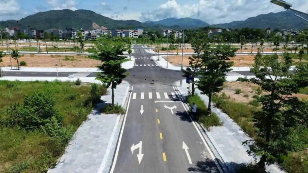 Lô biệt thự 270,8m2, MT 10.5m, hướng Tây Bắc, Phố Chợ Lương Sơn, giá nhỉnh 16 tỷ, sổ đỏ riêng