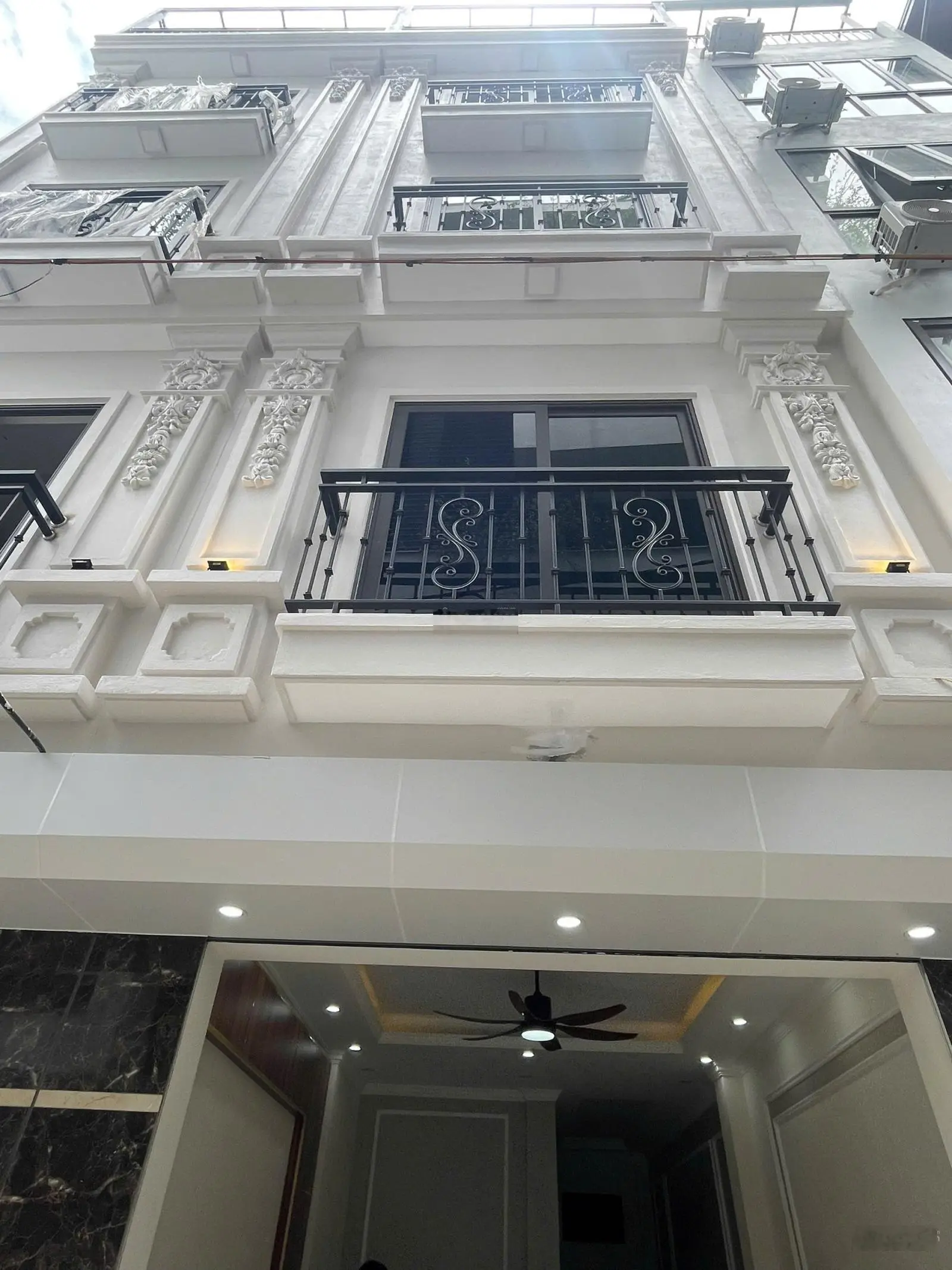 Chỉ 10,5 tỷ có nhà Ngô Thị Sỹ- Vạn Phúc HĐ 5T-38m2 có thang máy oto đỗ cửa sát KĐT Galaxy Vạn Phúc