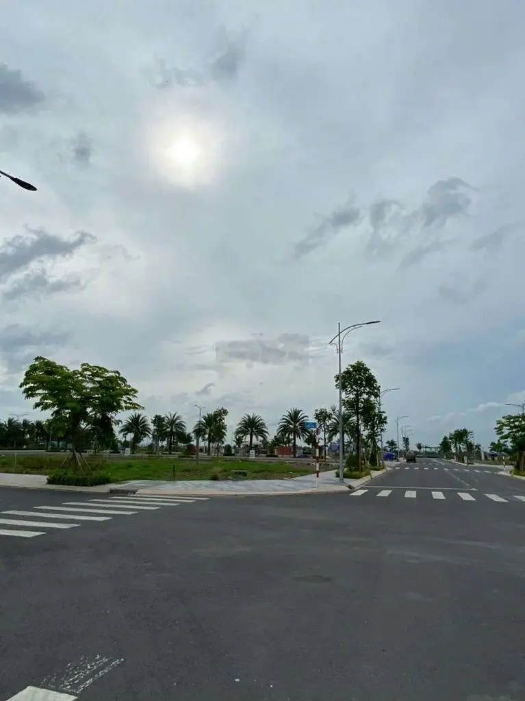 NGỘP BANK BÁN ĐẤT HOÀNG PHAN THÁI. BC. DT 80M2. SHR