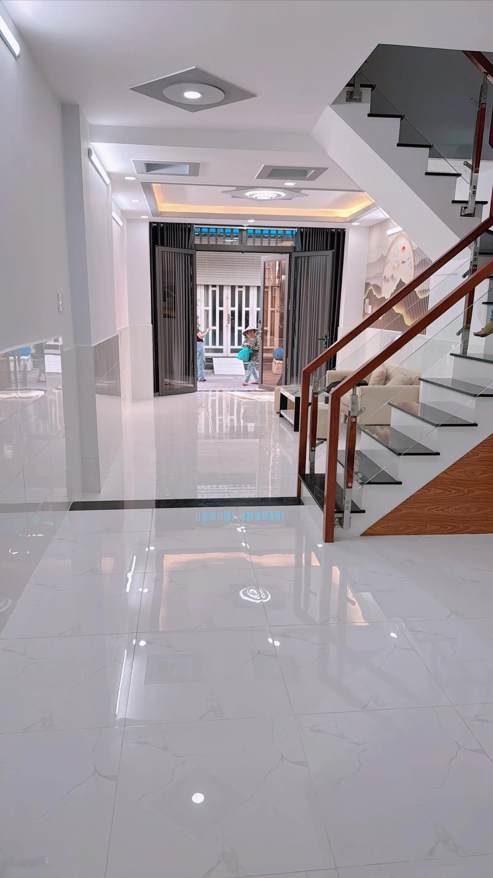 Đi 173 Gò Xoài thẳng vô 50m là tới. Đ/c: 15/ Lô Tư, BHH A, Bình Tân DT: 4 x 12m, SHR