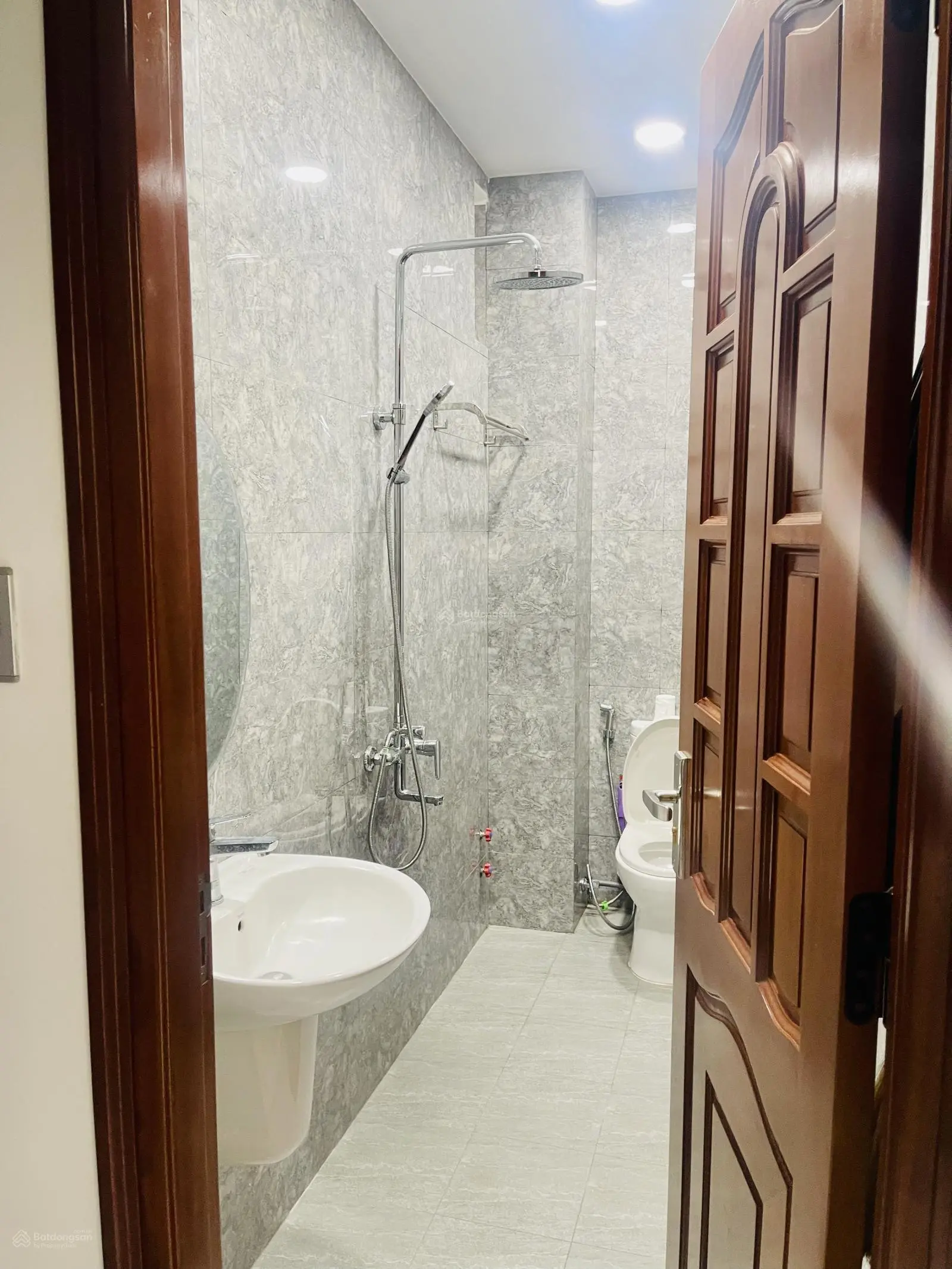 Bán nhà 4 tầng đối diện công viên nội thất đẹp sổ hồng cá nhân gần biển