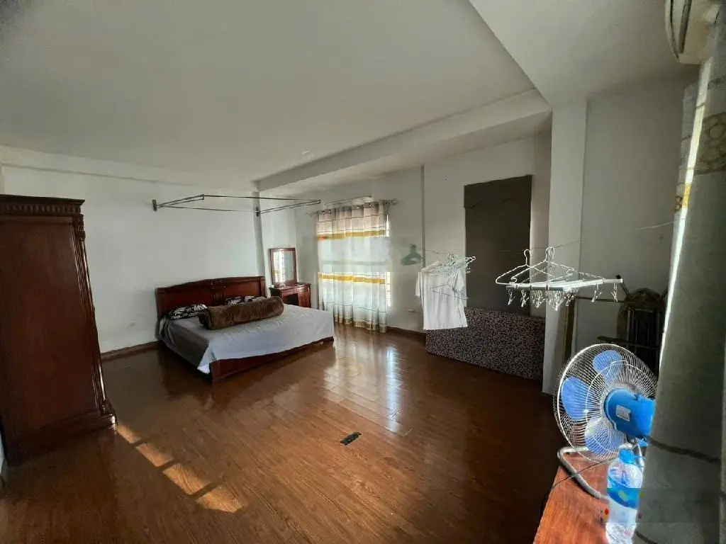 Bán căn nhà Hoàng Hoa Thám - Ba Đình lô góc - gần phố - ngõ thoáng - nhà mới đẹp - để lại nội thất