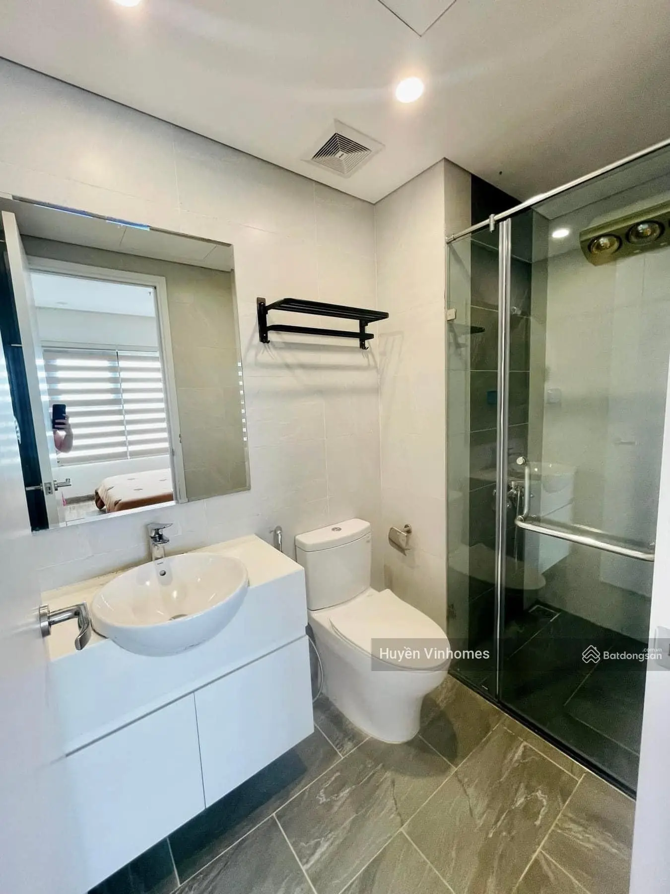 Chính chủ bán gấp căn hộ 2N2VS 68m2 giá 2,6 tỷ tặng full nội thất Vinhomes Ocean Park