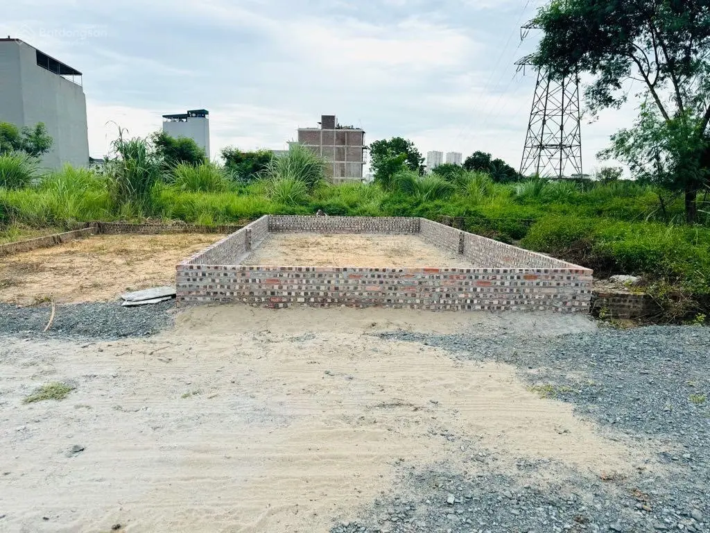 Bán đất dịch vụ Vân Canh khu 4,5ha; phân lô vỉa hè, 50m2, MT 5m, cạnh đường 3.5, LH 0977 126 ***