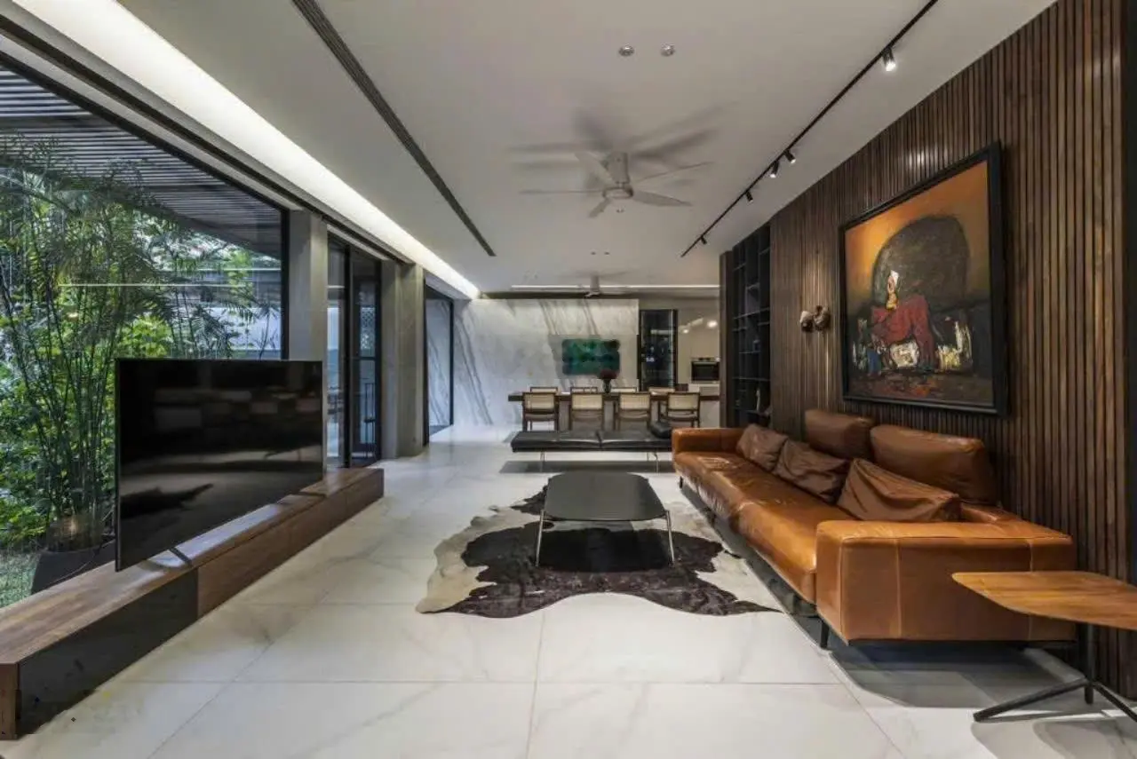 Bán biệt thự Mỹ Quang, Phú Mỹ Hưng Q7. DT 352.5m2. MT rộng 23,5m2, có gara, hồ bơi...