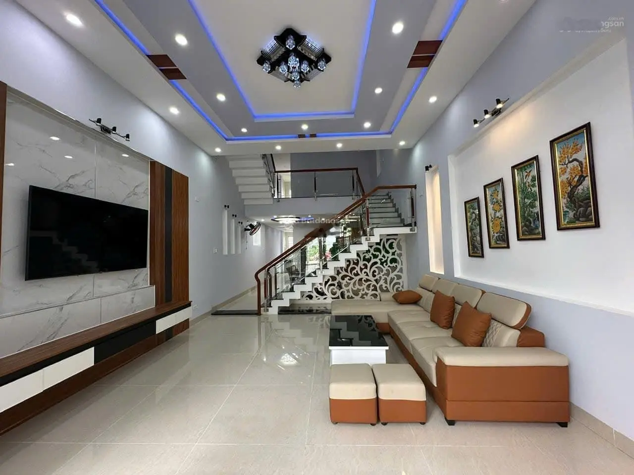 Cần bán nhà 3 tầng đường Bùi Công Trừng (Đông Bắc) - giá rẻ tại Hoà Xuân
