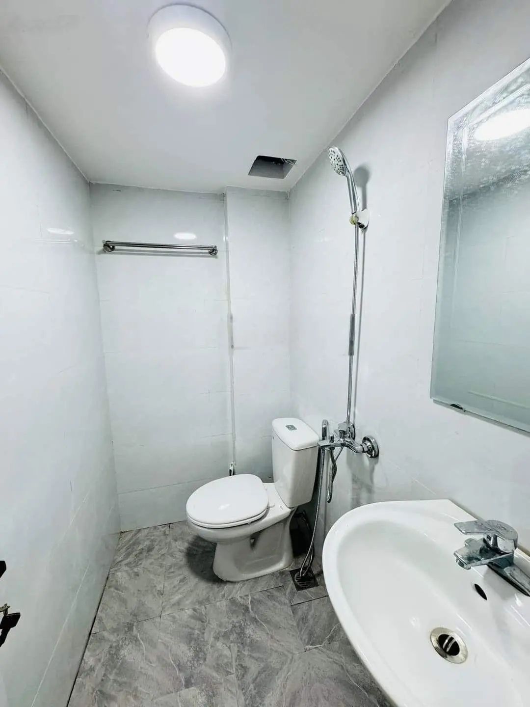 Chính chủ bán nhà Hai Bà Trưng, DT 40m2, nhỉnh 7 tỷ, ô tô đỗ cửa, ô tô vào nhà, lô góc, ngõ thông