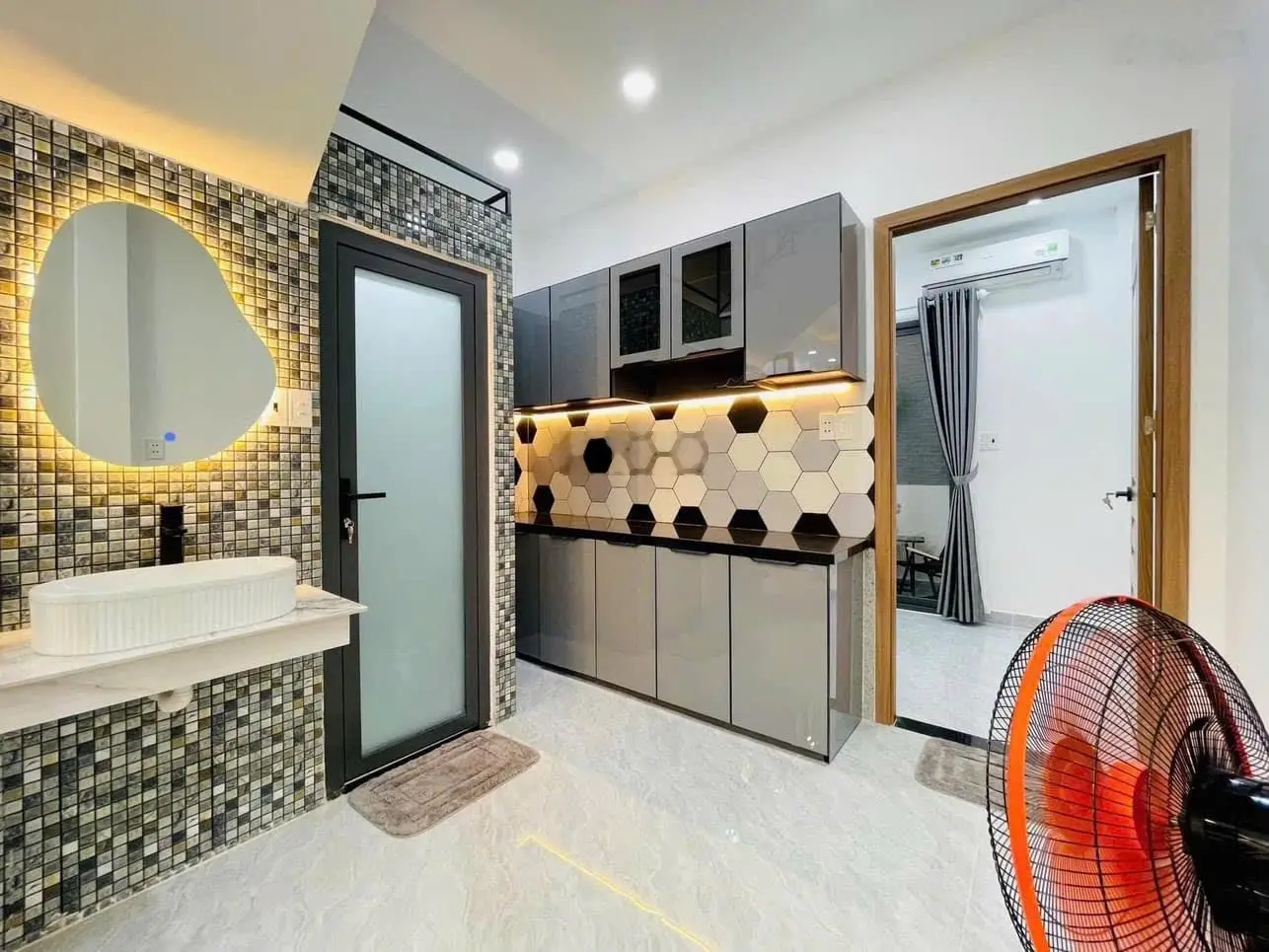 Đi định cư cần bán gấp nhà Nguyễn Văn Trỗi, Q. Phú Nhuận,Giá 1,950tỷ/40m2 gần chợ, LH 0762533120