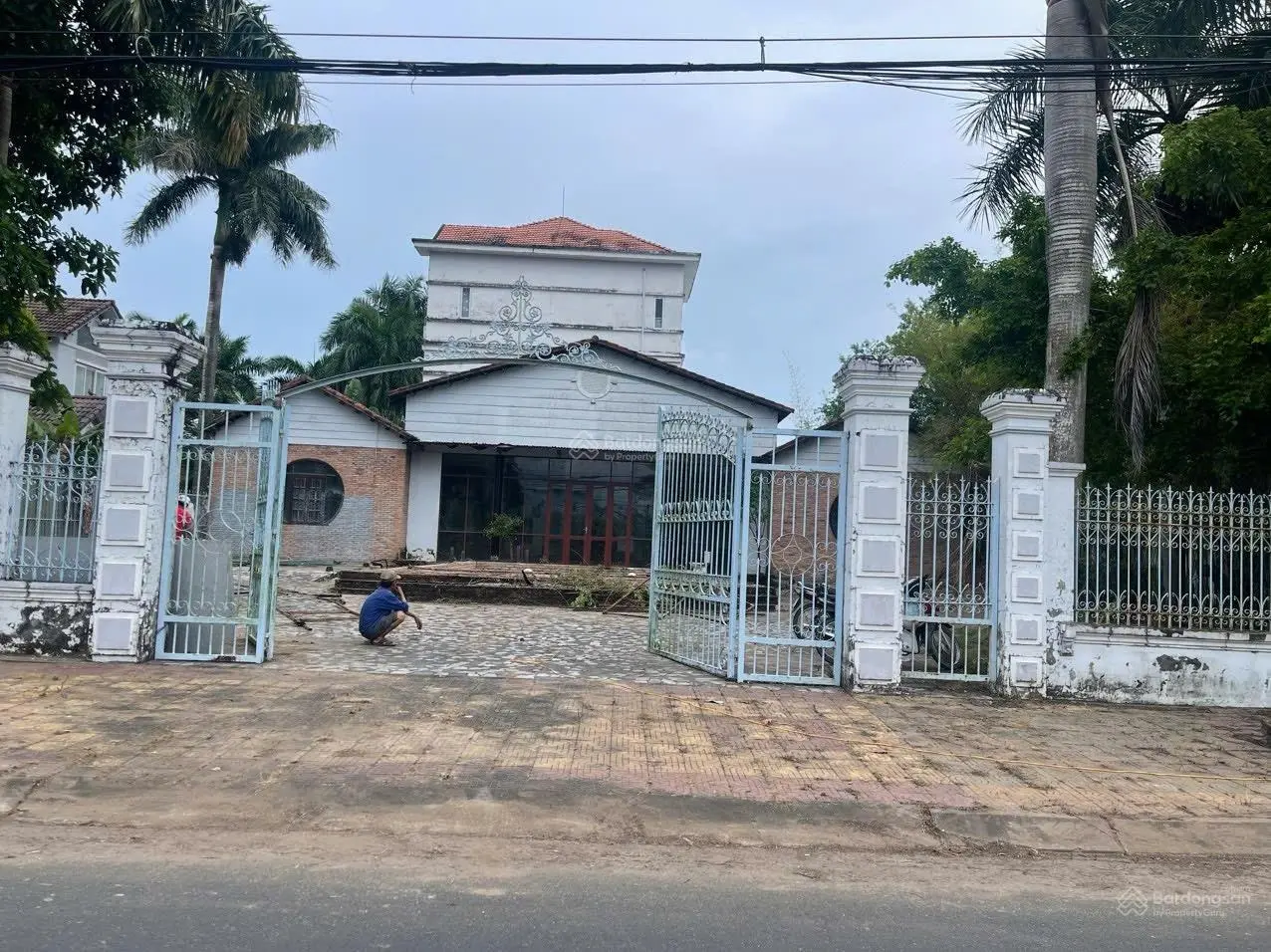 Tôi chính chủ cần bán gấp nhà đường Trần Quang diệu thành phố bạc Liêu DT 357m2