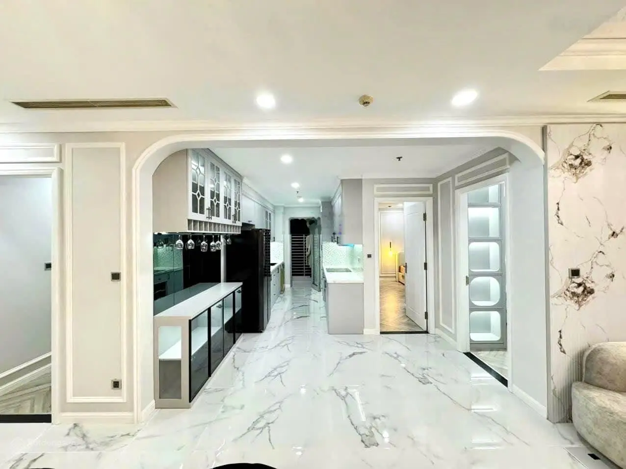 Bán gấp căn hộ Carillon 7 Tân Phú 115m2 3PN, 2WC, giá 4 tỷ 9 có sổ hồng. LH: 0902 369 ***