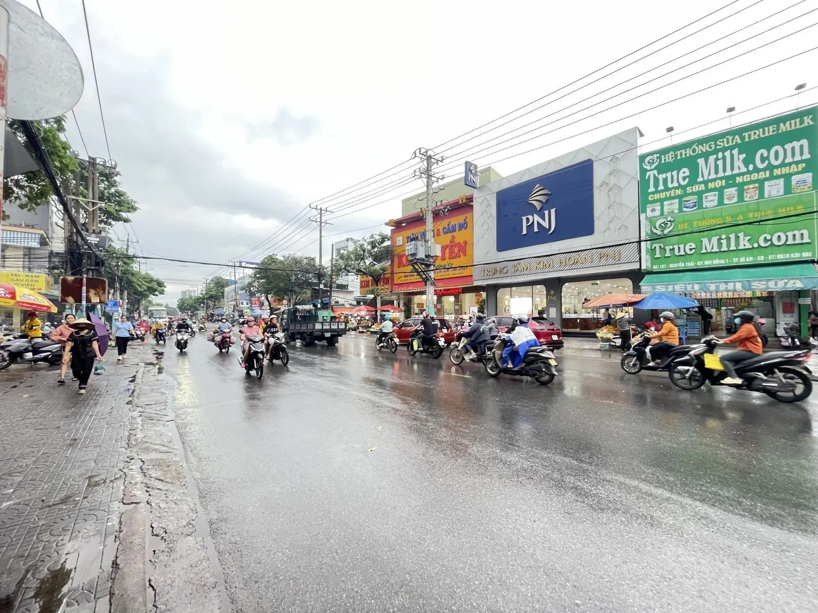 Bán dãy trọ khu Sóng Thần, Dĩ An vị trí đắc địa, cạnh trung tâm hành chính Dĩ An. giá đầu tư!