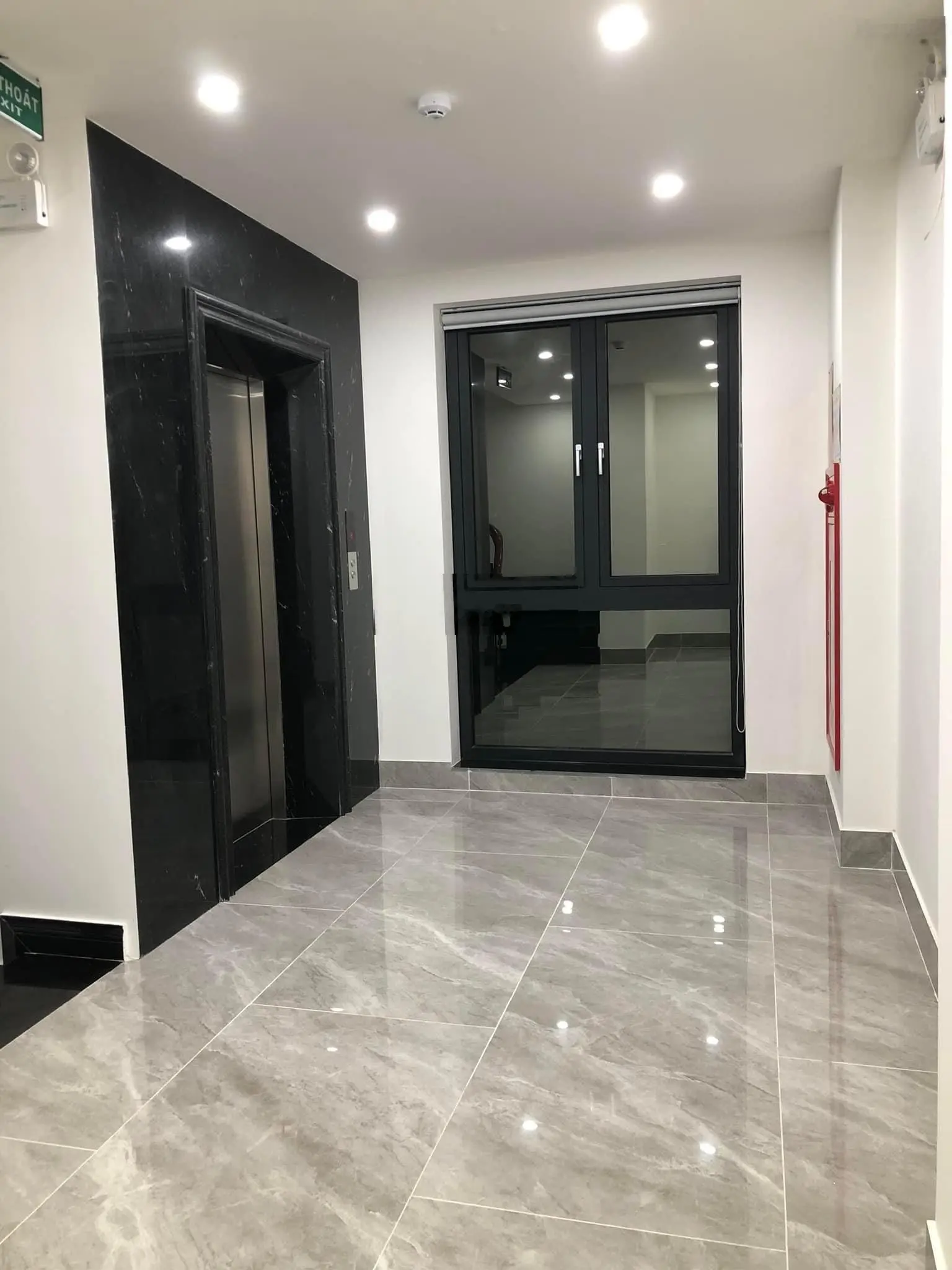 Tìm là thấy! Tòa văn phòng Dương Khuê, 2 ô tô tránh, vỉa hè, thang máy, PCCC đầy đủ, 70m2*9T
