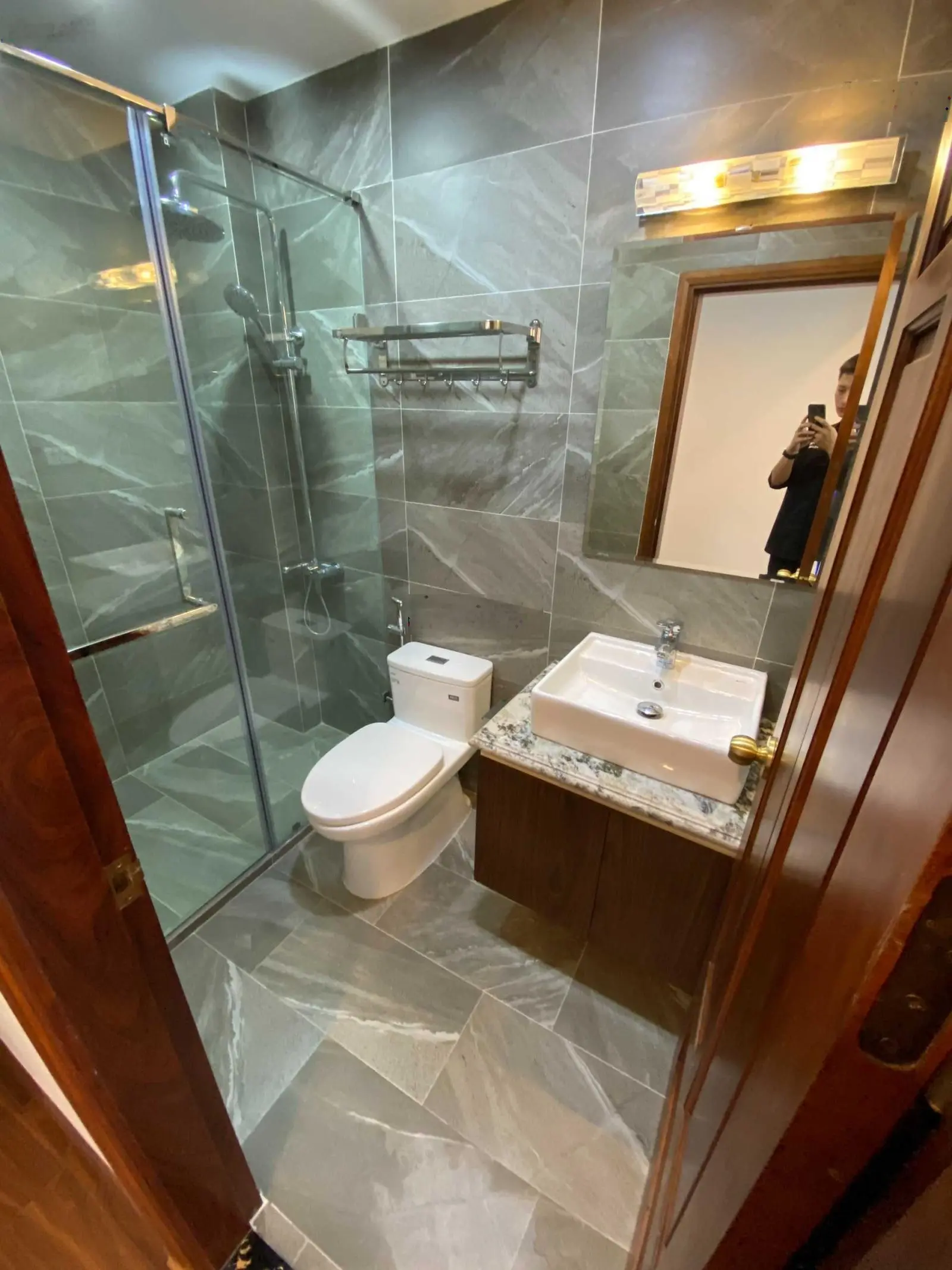 Mặt ngõ ô tô, có ô chờ thang máy, 42m2 x 5 tầng cực đẹp, cách mặt phố 20m, Nhật Tảo, Bắc Từ Liêm