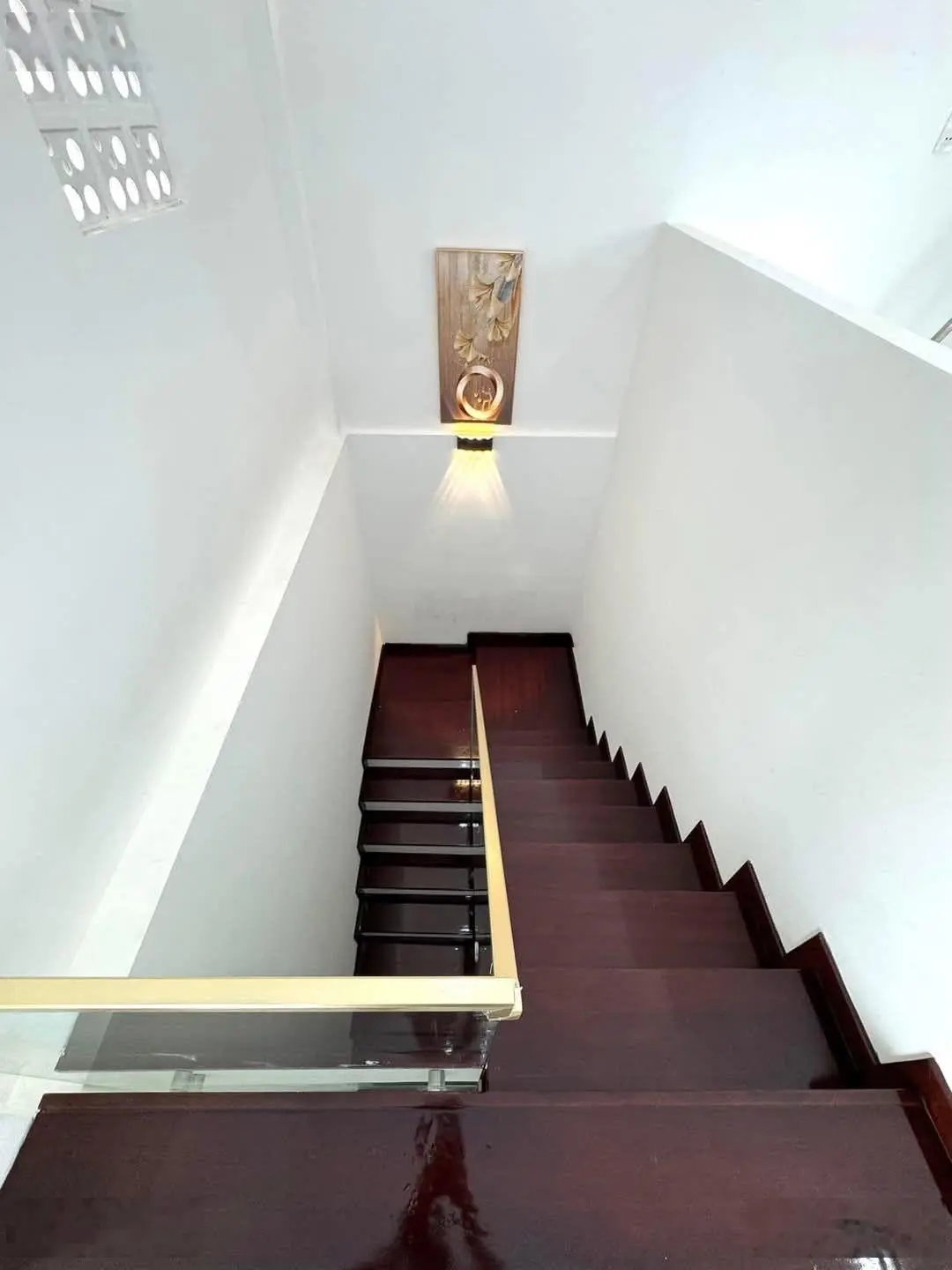 Bán gấp nhà đẹp gần chợ Bình Chánh, 1,54tỷ/70m2, 1 trệt 1 lầu, sổ sách đầy đủ