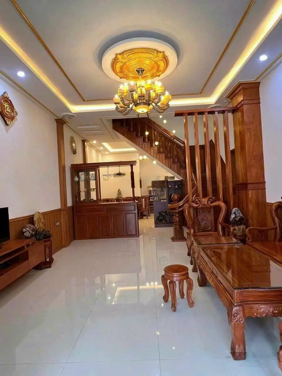 Bán gấp nhà trung tâm thành phố cho con đi du học