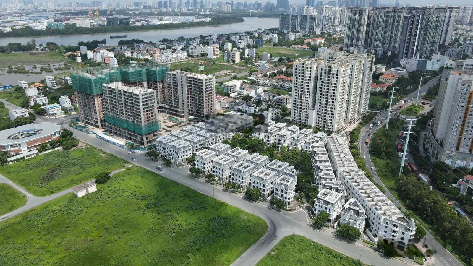 Bán căn 3PN. Giá bao VAT 5.2 tỷ, view Đông Nam mát mẻ. Tầng cao thanh toán 55% ngưng nhận nhà.