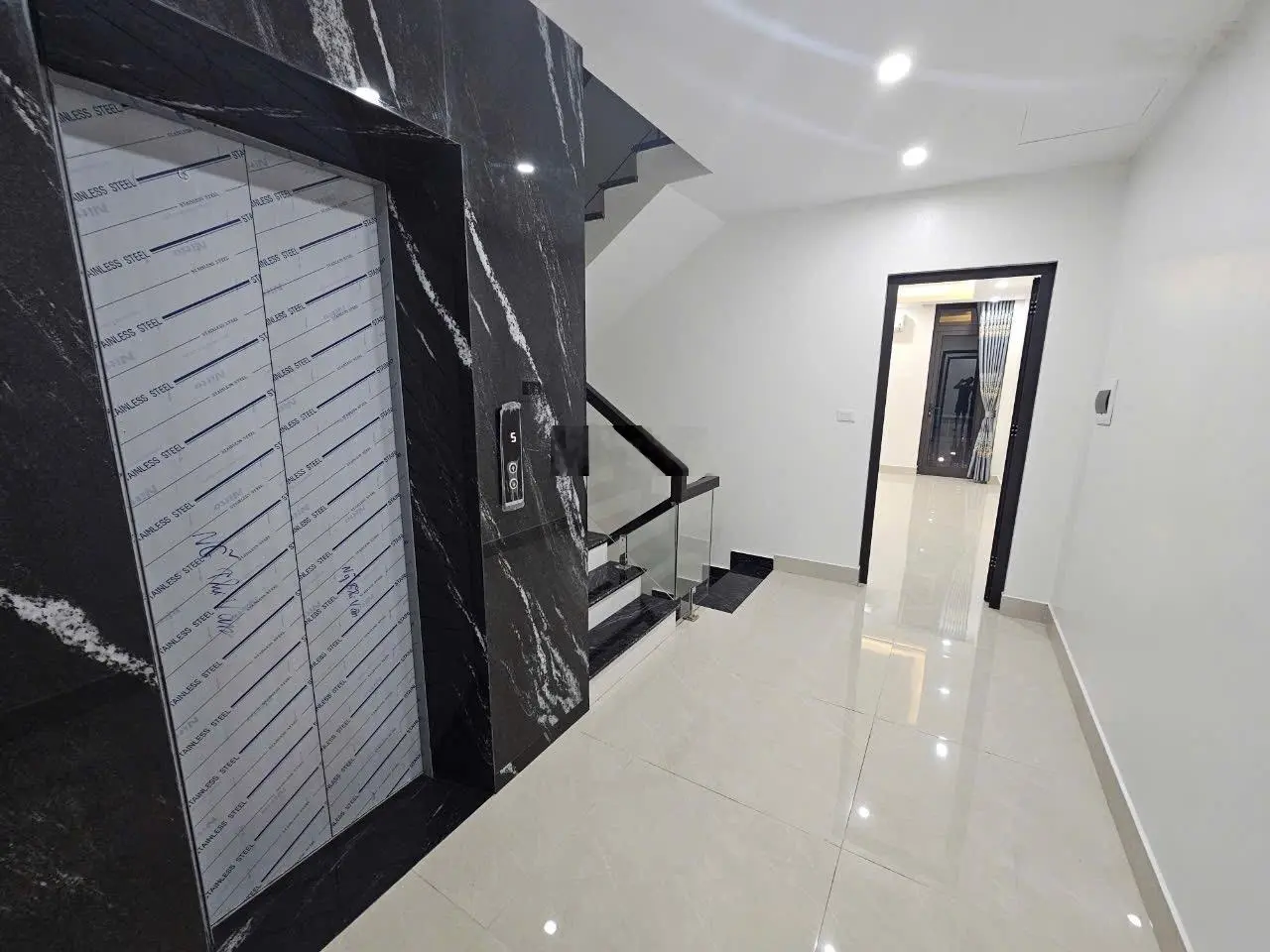 Cần bán nhanh căn liền kề shophouse mặt Lý Anh Tông đã hoàn thiện cơ bản có thể ở luôn