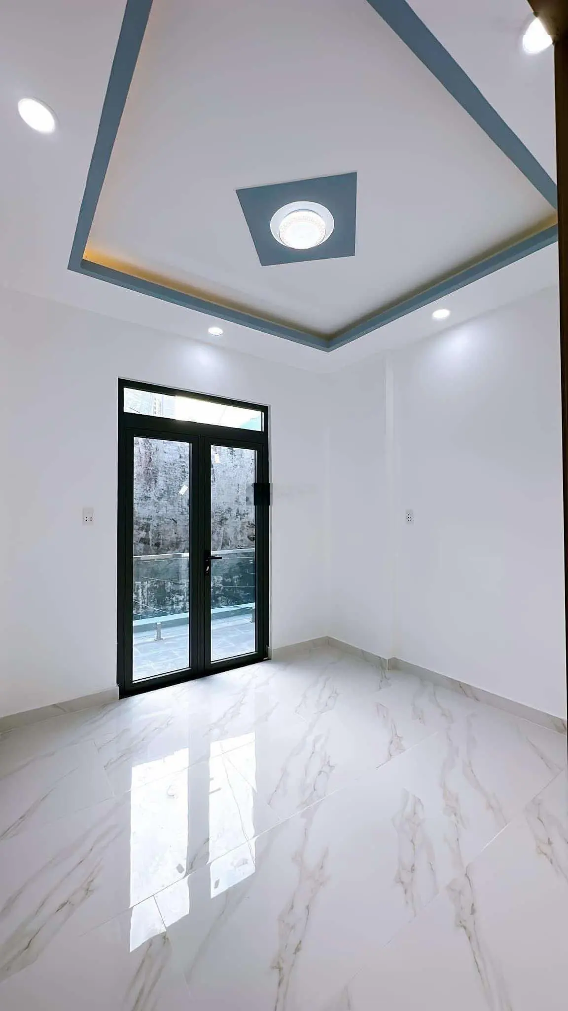 Nhà đẹp Q4 - 2 lầu đúc - 38.1m2 - 3PN - sát HXH - ko QH - chỉ 4 tỷ nhỉnh