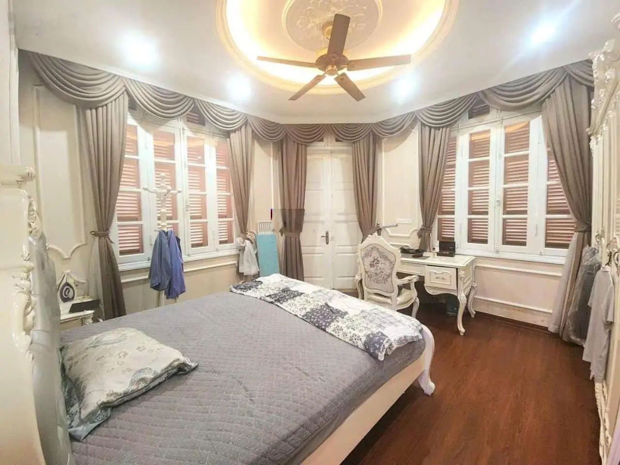 Đẹp thật! Nhà phố Lạc Long Quân, gần phố,gần ô tô, 2 mặt ngõ.