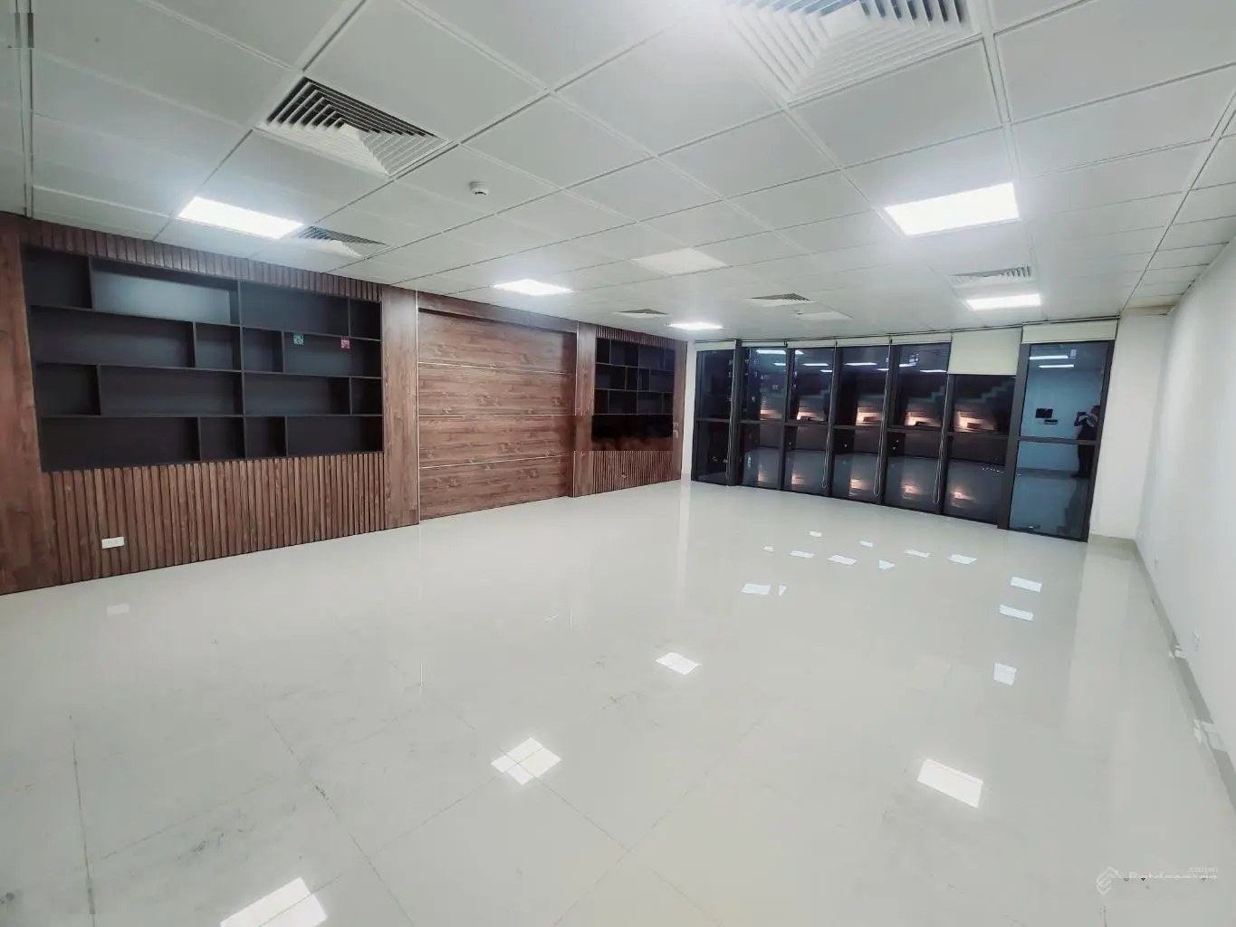 Bán toà nhà mặt phố Kim Đồng - Tân Mai vỉa hè rộng thênh thang tha hồ đá bóng 80m2 x9T