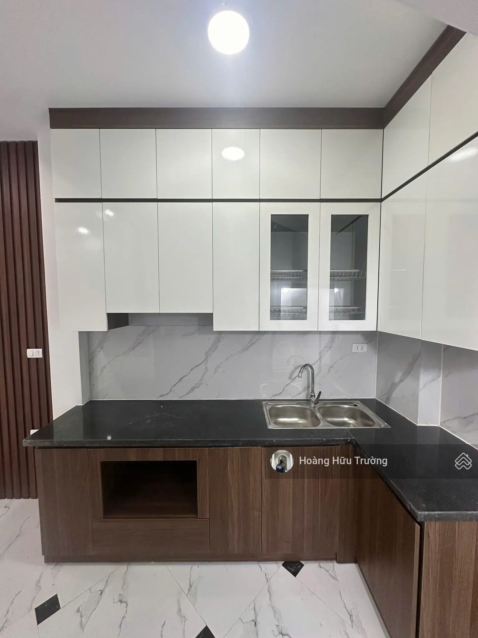 Bán nhà phố Xuân La DT 33m2 5T MT 4m giá 6,7 tỷ - Nhà mới, cách ô tô 30m LH E. Trường 0985342385