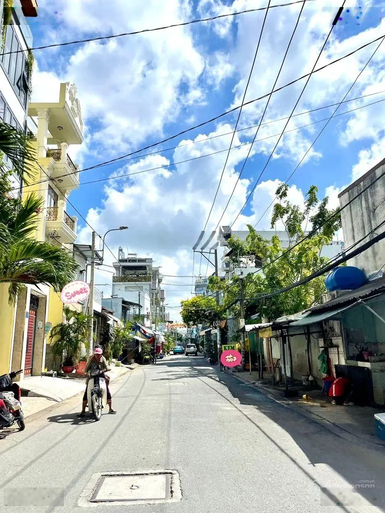 Nhà bán hẻm xe hơi, quận Bình Tân 40m2 - chỉ 2,6 tỷ
