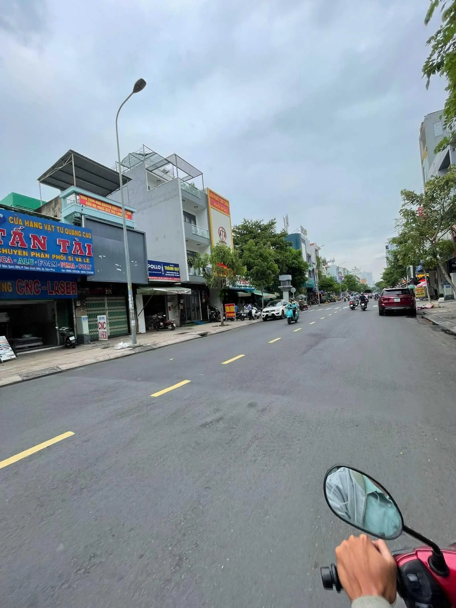 Bán căn góc 2MT đường Đặng Thùy Trâm, phường 13, Q.Bình Thạnh. Nhà 1 hầm 4 tầng ngang 5m. Giá 29 tỷ