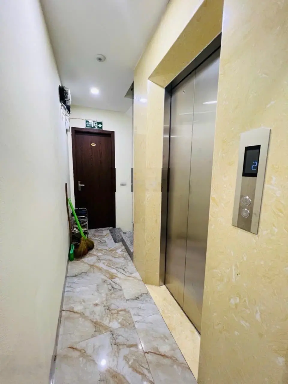 Bán nhà Dịch Vọng, Thành Thái 62m2, 14 ngủ, mặt tiền 18m, nhỉnh 14 tỷ , thuê 88 tr, pccc, quá đỉnh