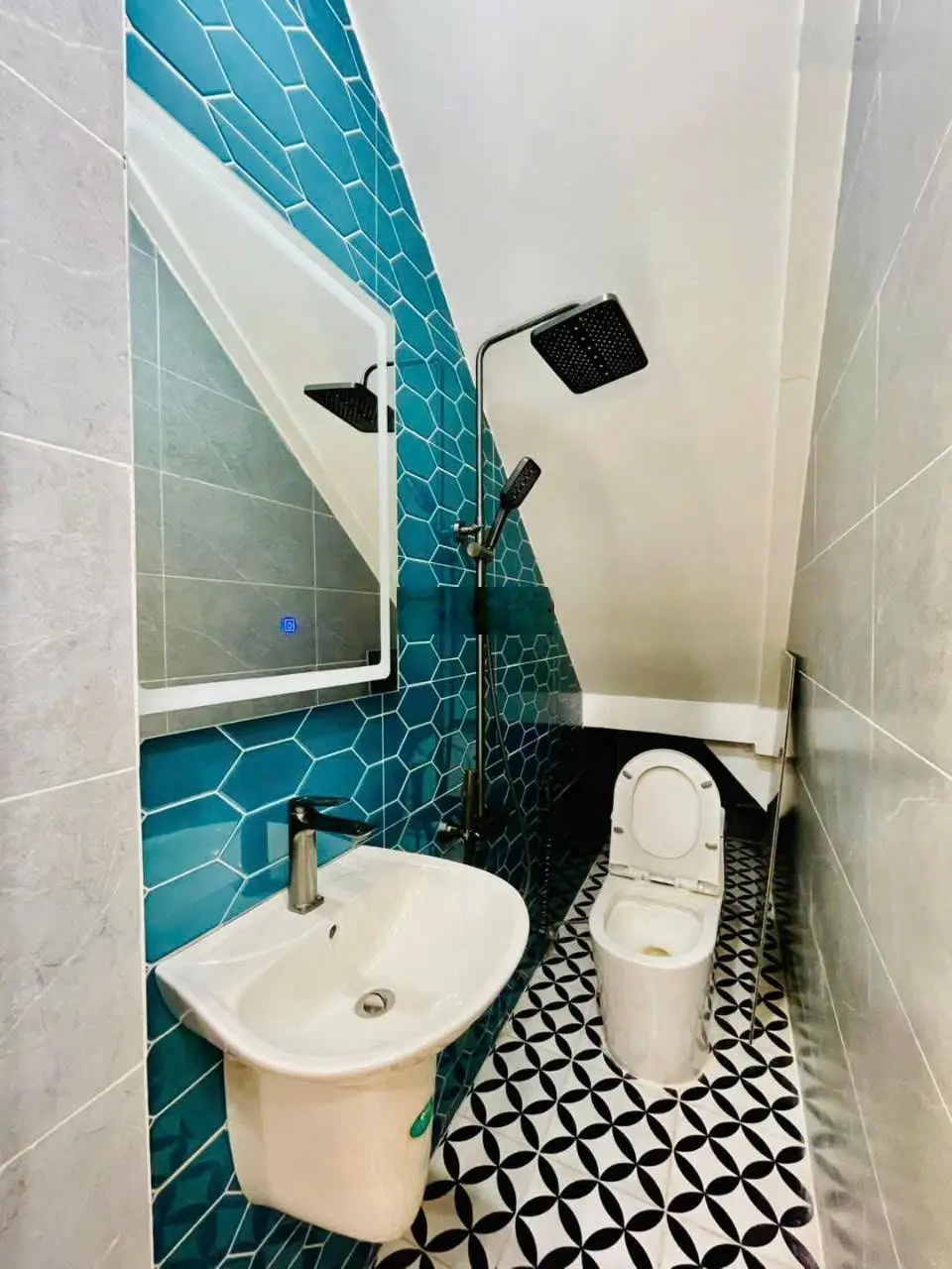 Bán nhanh nhà Hồ Văn Huê,p9, Phú Nhuận gần Công Viên Gia Định DT 60m2 hẻm xe hơi, giá 2ty800, SHR