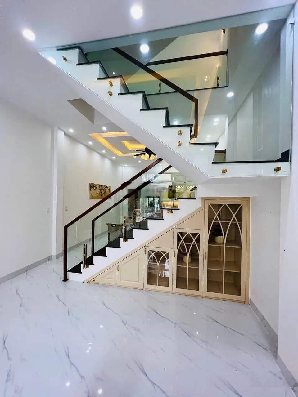 Nhà 3 tầng mặt tiền đường Hoà Minh 3 . Cách biển Nguyễn Tất Thành 50m
