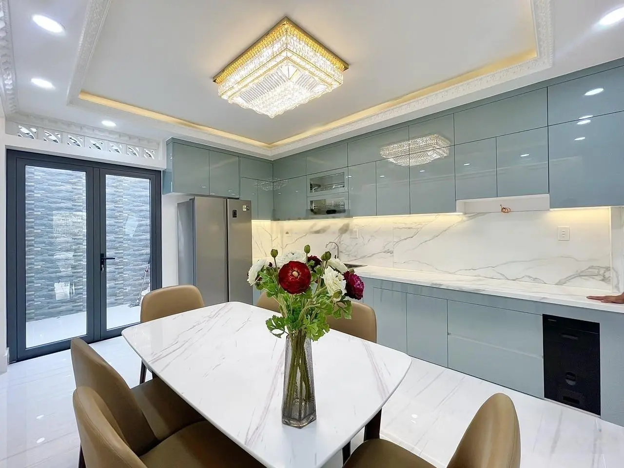 Siêu hiếm, Quốc lộ 13, Hiệp Bình Phước, hẻm xe tải 8m, 4 tầng, 105m2, sổ hồng hoàn công, chỉ 10 t.y