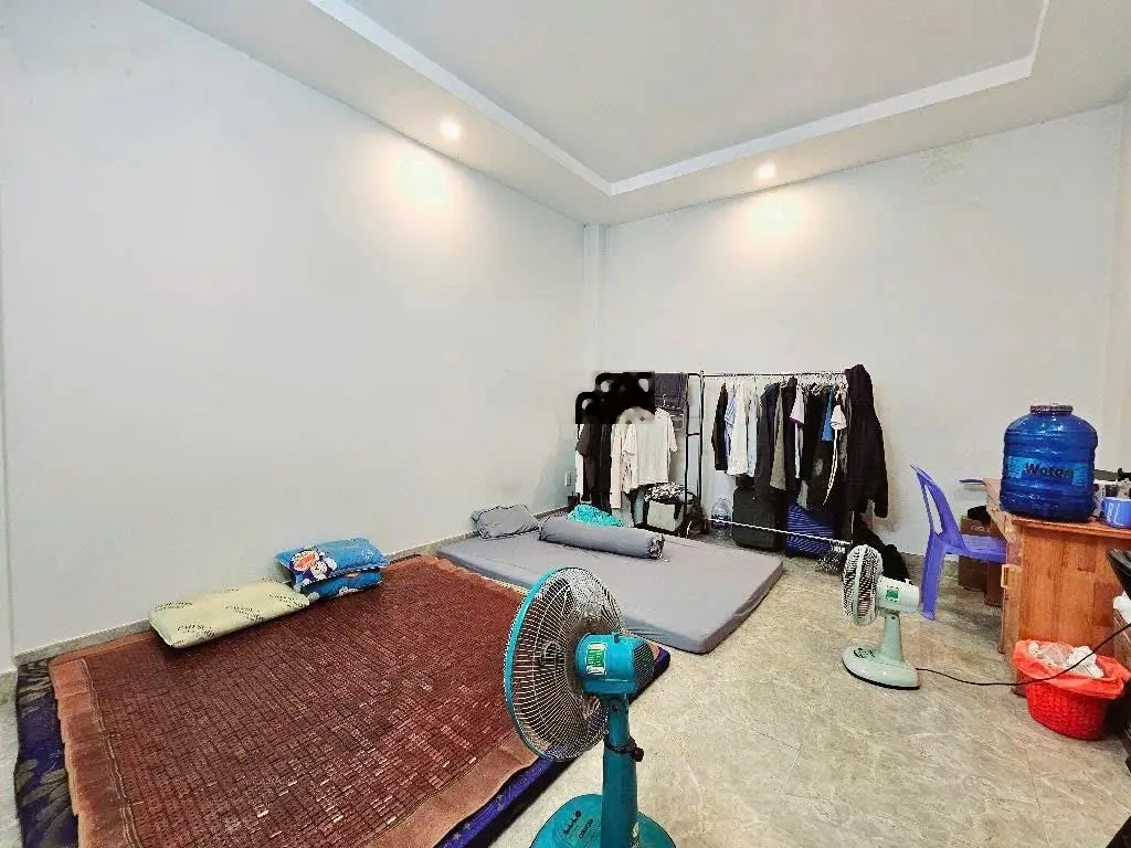Nhà 3 tầng sát Hoàng Diệu 2 - 4PN 4WC - Khu dân trí cao - Xe hơi đậu cửa - Nhỉnh 6 Tỷ