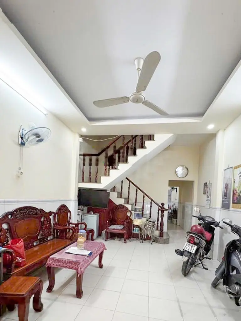 Ngay trung tâm - Tân Phú nhà 3 tầng chỉ hơn 5 tỷ