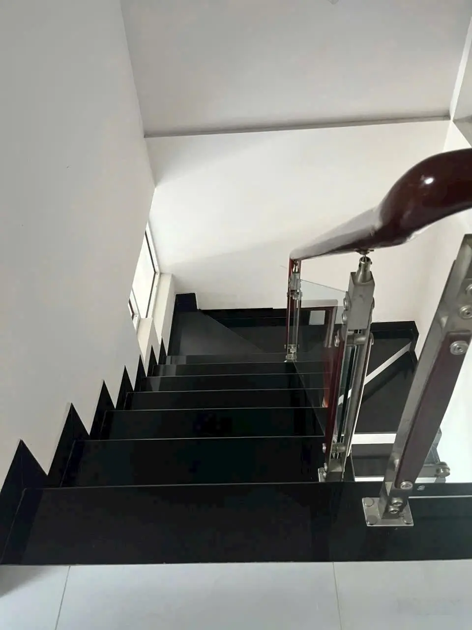 Bán nhà mặt tiền đường Lê Chân, giá tốt , nhà mới