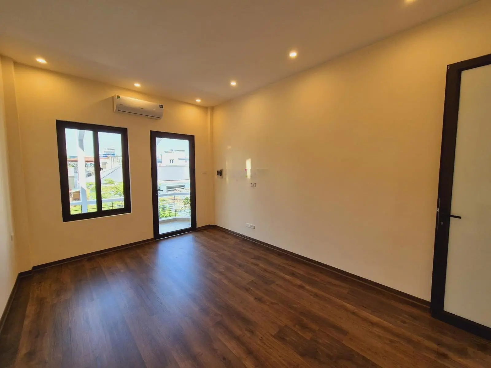 Quá rẻ! lê trọng tấn phân lô ô tô vào nhà 57m 3 tầng mt3.8m giá nhỉnh 13 tỷ