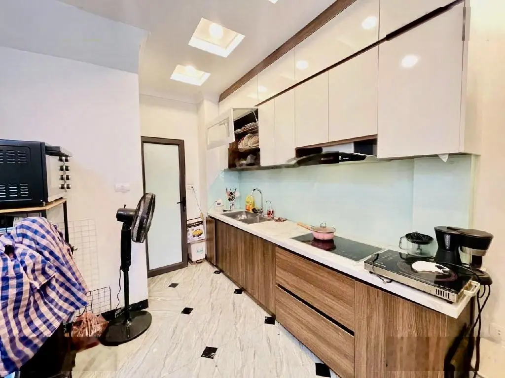 Hơn 6 tỷ cần bán nhà Cổ Linh 6 tầng - full nội thất - ô tô - tiên ích bao quanh - ở sướng - giá tốt